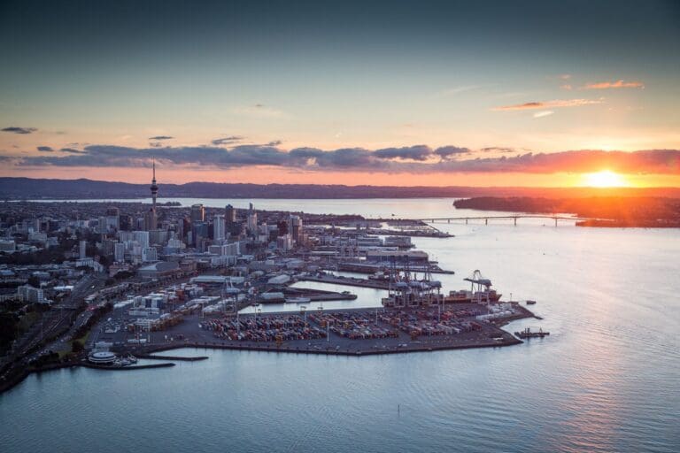 An aerival view of auckland from the eastern side.